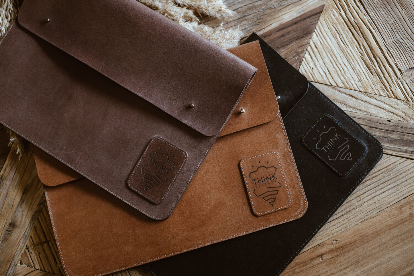 Skórzany pokrowiec z klapą na MacBook 13" Pro/Air - czarny-3