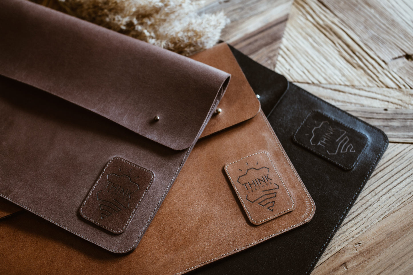 Skórzany pokrowiec z klapą na MacBook 13" Pro/Air - czarny-4