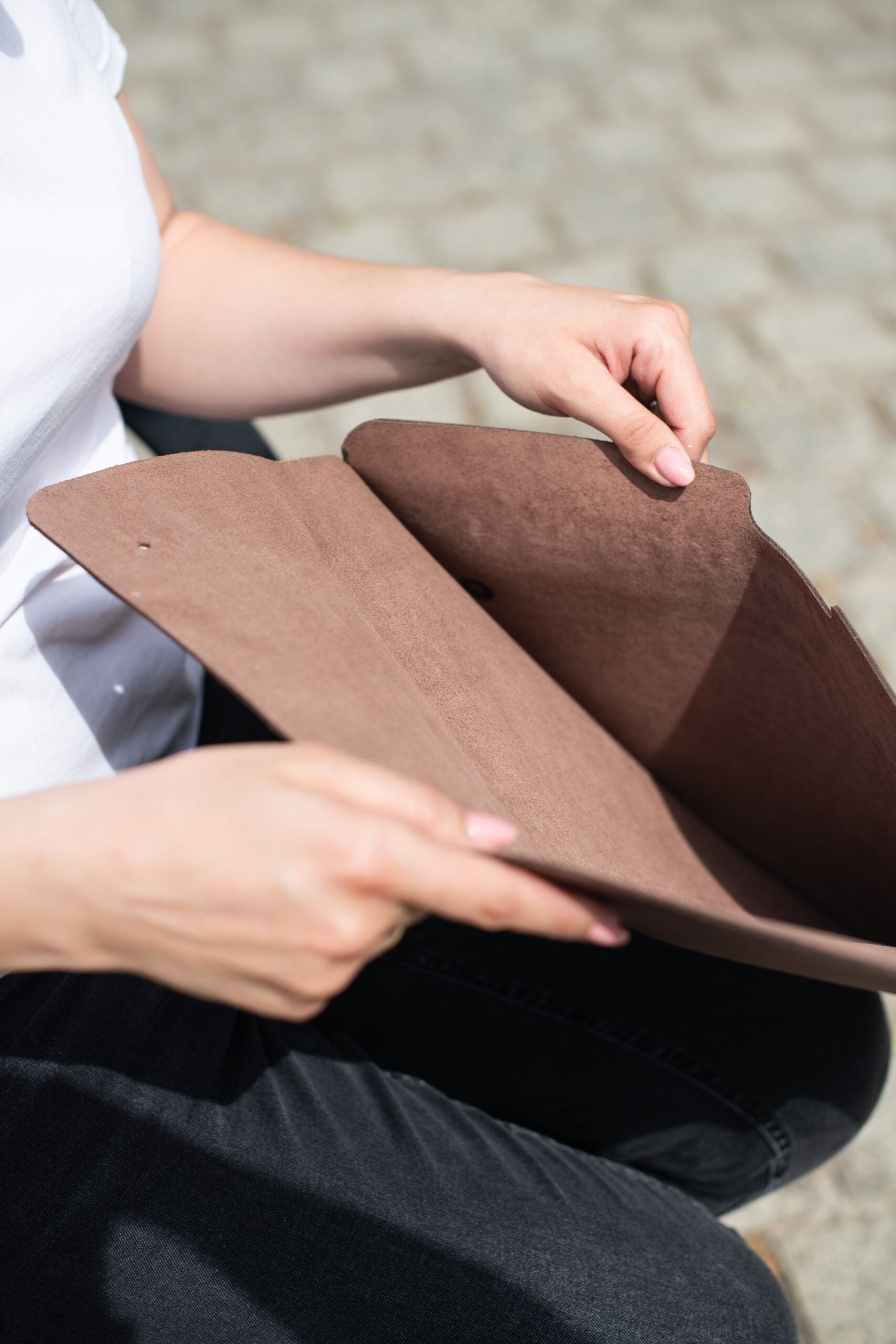 Skórzany pokrowiec z klapą na MacBook 13" Pro/Air - czarny-6